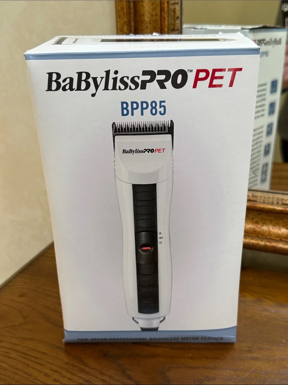 BabylissPRO PET Clipper BPP85. Lightweight. 10’ tangle free cord, 4 comb attach.